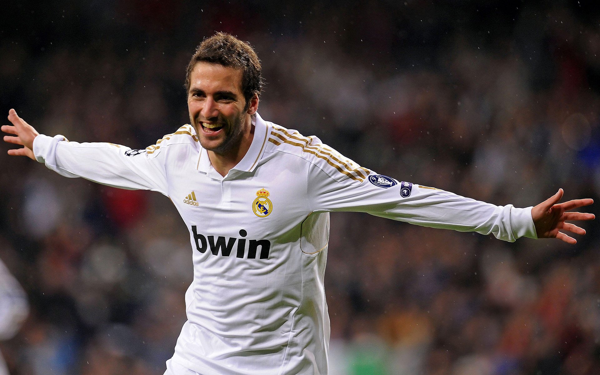 批评海港球迷对裁判指责不当，批评海港球迷对裁判指责不当的是