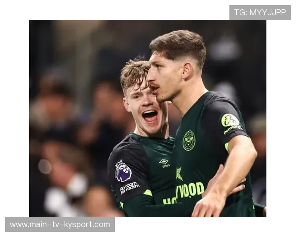 足球门将手忙脚乱却奇迹扑救：逆转的瞬间，见证奇迹的力量