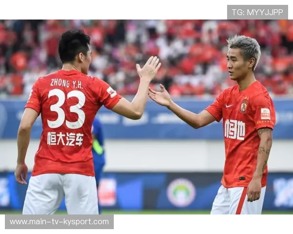 弗拉特西反越位成功接应单刀,冷静推射球门左下角得手 弗拉特西反越位成功接应单刀,冷静推射球门左下角得手